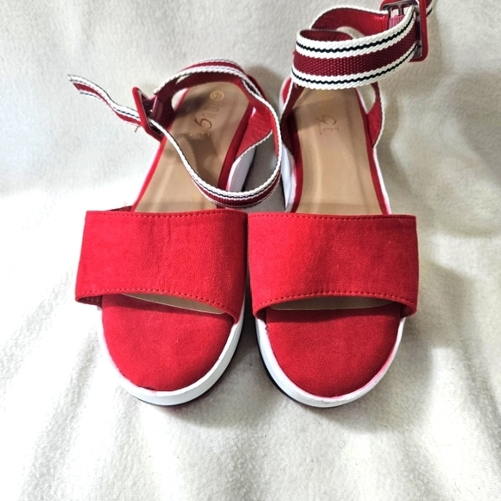 Rouge Helium Sandals 8.5